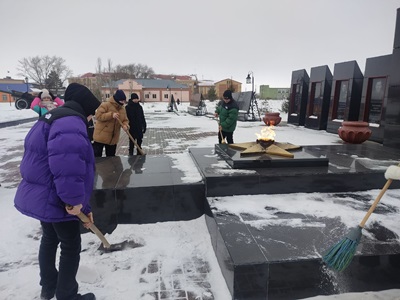 Декада патриотического десанта на памятных местах.